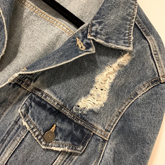 Boyfriend fit denim jacket 💕 - Picture 4 of 6
